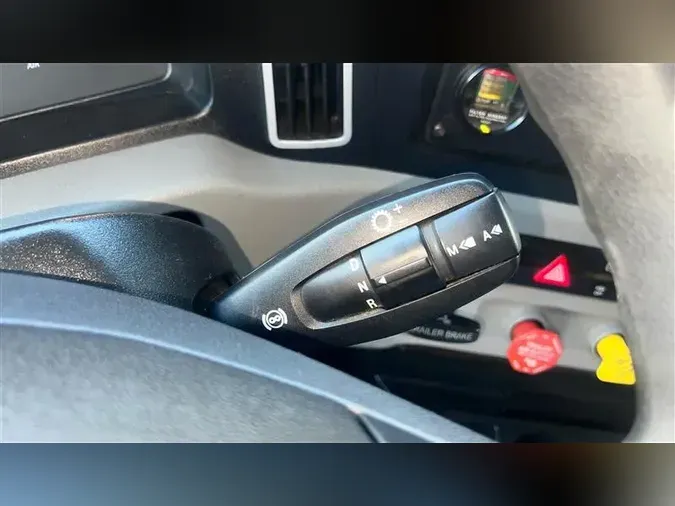 2019 FREIGHTLINER CA126