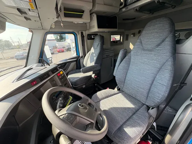 2026 VOLVO TRUCK VNL64TV04