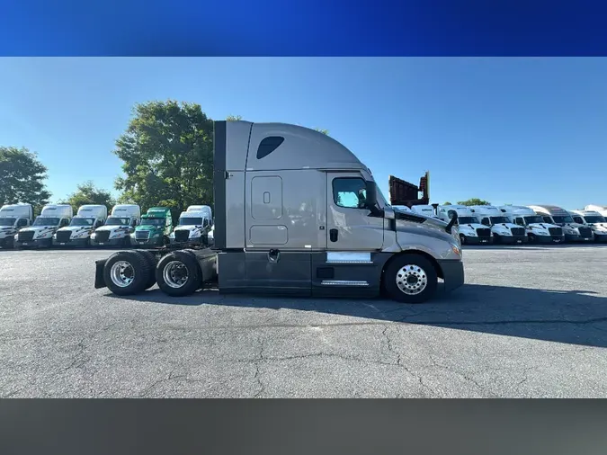 2023 Freightliner Cascadia 126
