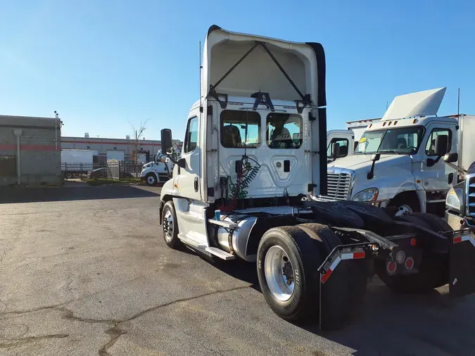 2016 FREIGHTLINER/MERCEDES CASCADIA 125