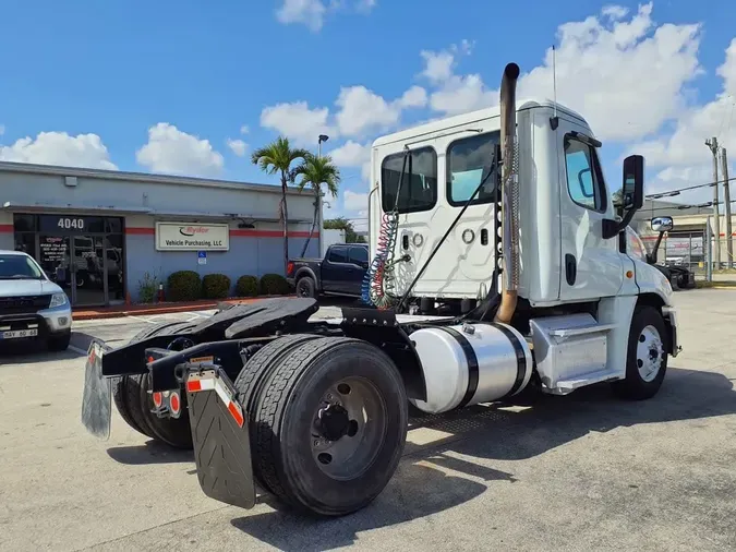 2019 FREIGHTLINER/MERCEDES CASCADIA 125