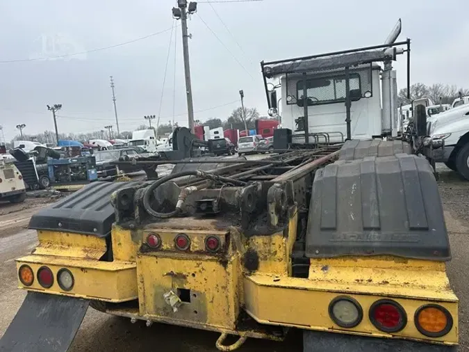 2005 MACK GRANITE CV713