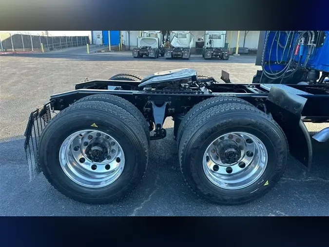 2021 INTERNATIONAL LT