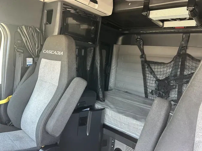 2023 Freightliner Cascadia