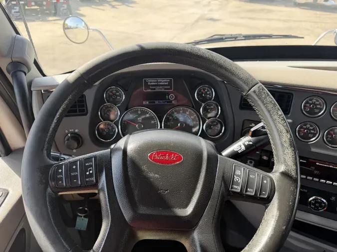 2022 Peterbilt 579