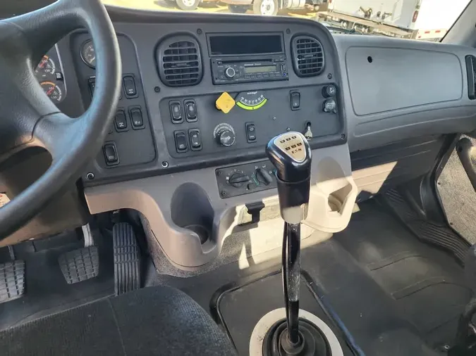 2017 FREIGHTLINER/MERCEDES M2 112