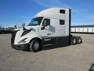 2025 VOLVO VNL860v04