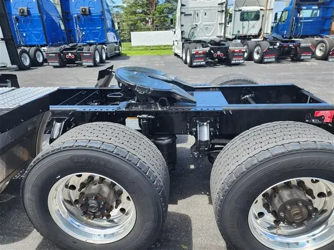 2023 VOLVO VNR64T3001085869b33c4805a37c0c6c16dfab2e4