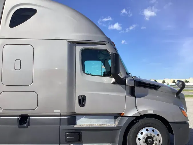 2024 Freightliner Cascadia 126