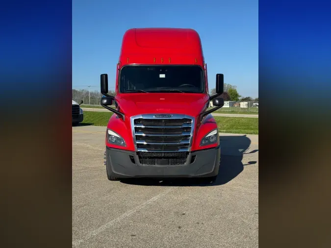 2022 FREIGHTLINER Cascadia 126