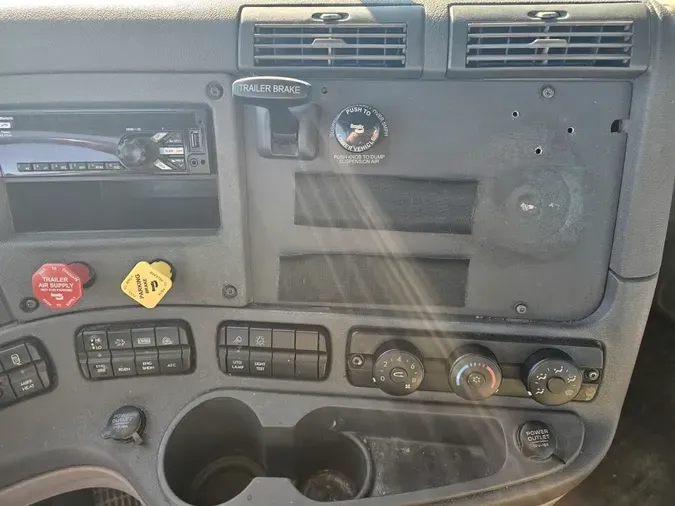 2019 FREIGHTLINER/MERCEDES CASCADIA 113