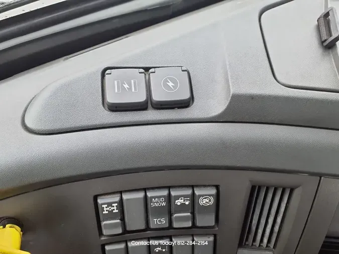 2020 VOLVO VNL64T-300