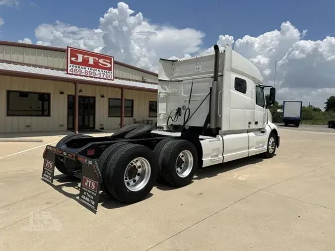 2021 VOLVO VNL64T740