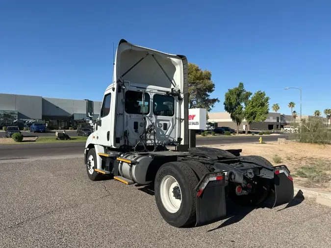 2017 FREIGHTLINER CASCADIA 113