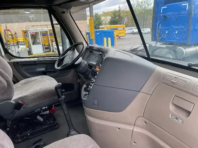 2016 Freightliner X12564ST