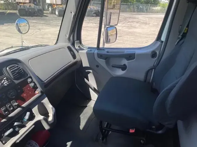 2018 Freightliner Business Class M2 106
