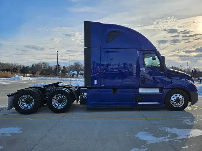 2022 Freightliner Cascadia10a1f7c443eab0e37b0ade5326e892f2