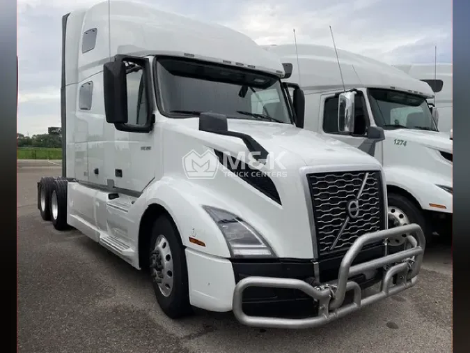 2023 VOLVO VNL64T760