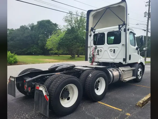 2019 FREIGHTLINER NEW CASCADIA 116