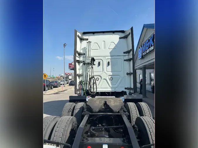 2020 FREIGHTLINER Cascadia 126