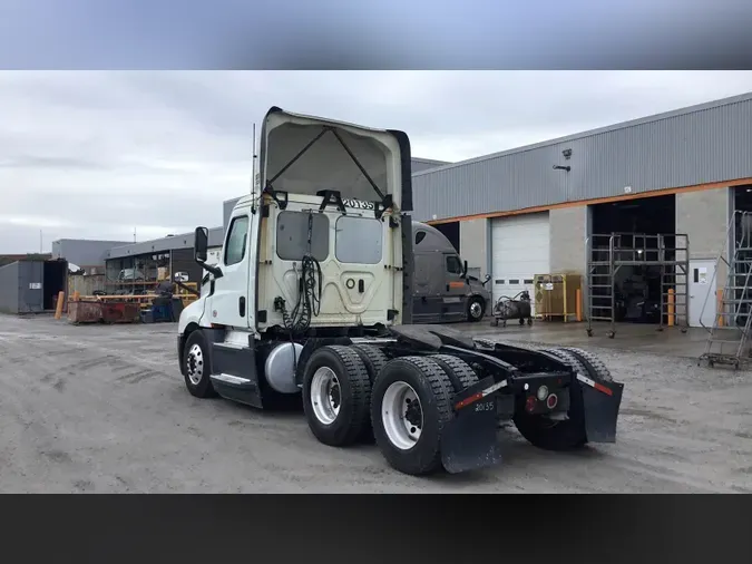 2020 Freightliner Cascadia 126