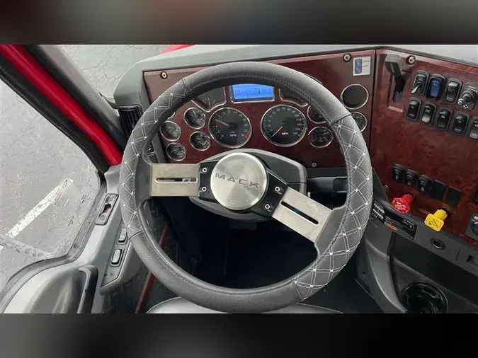 2016 MACK CXU613