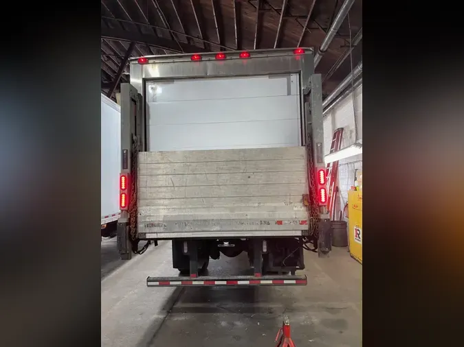 2019 FREIGHTLINER M2 106