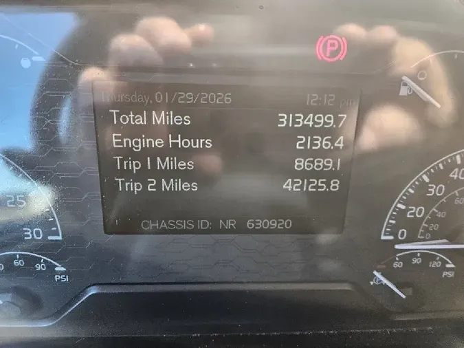 2024 VOLVO VNL64T860