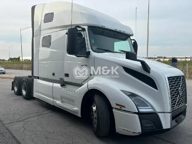 2022 VOLVO VNL64T760