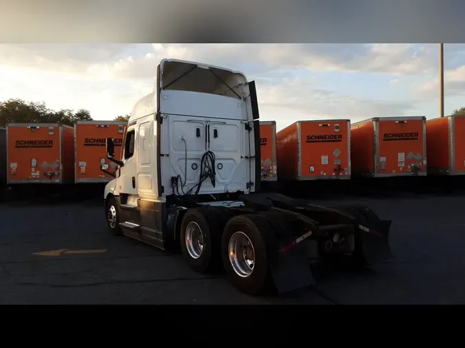 2021 Freightliner Cascadia 126