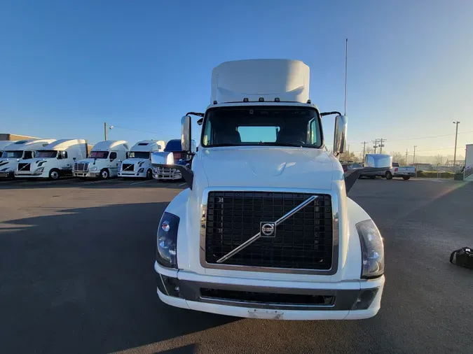 2017 VOLVO VNL64TRACTOR