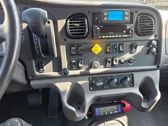 2020 FREIGHTLINER M2 106