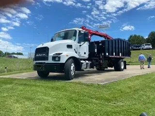 2022 Mack MD742