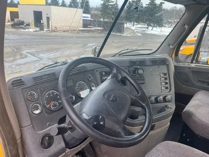 2018 Freightliner X11364ST