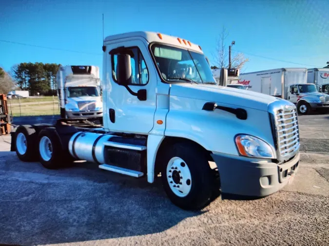 2013 FREIGHTLINER/MERCEDES CASCADIA 125