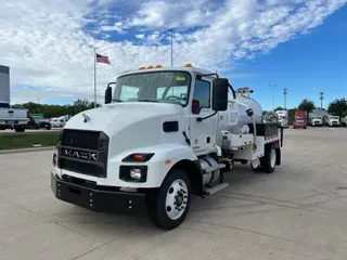 2024 MACK MD64