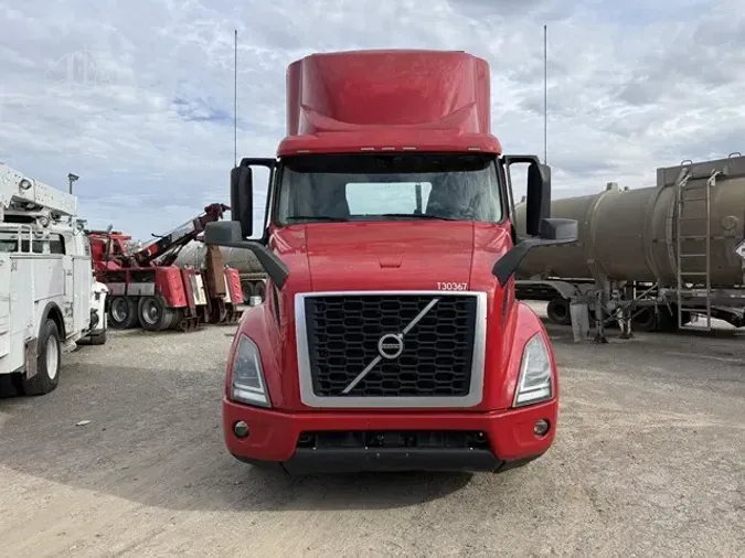 2021 VOLVO VNR64T300