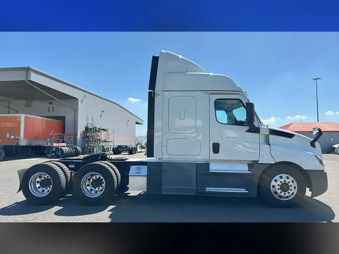 2019 Freightliner Cascadia 126