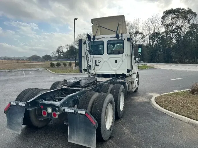 2018 Freightliner T12664ST