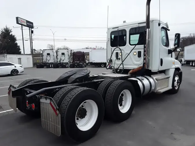 2017 FREIGHTLINER/MERCEDES CASCADIA 125