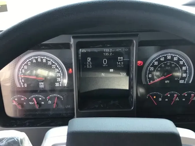 2027 MACK GR84F10cdc2863417e3c5a41b27db3332c971