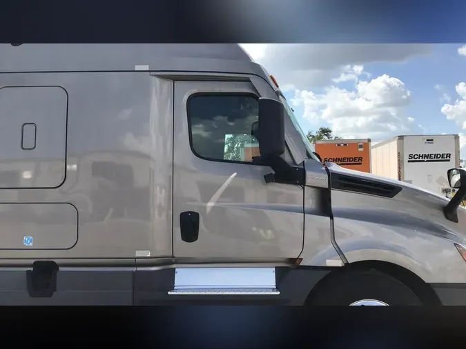 2022 Freightliner Cascadia 126