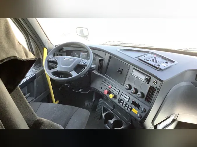 2025 Freightliner Cascadia 126