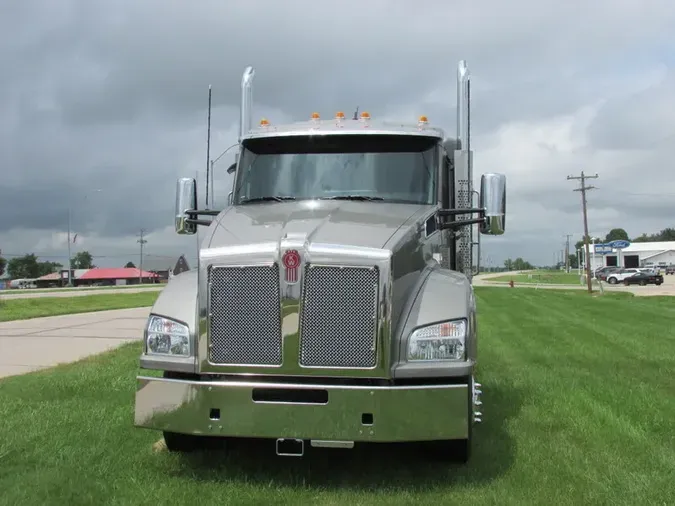 2026 Kenworth T880