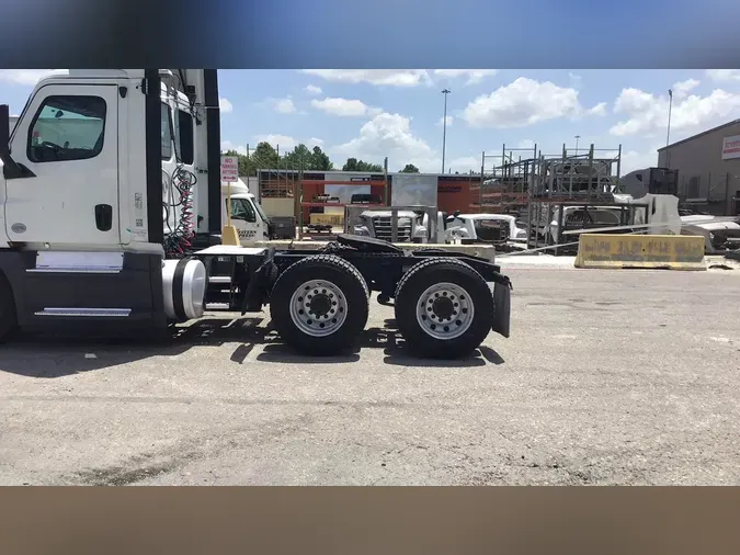 2019 Freightliner Cascadia 126