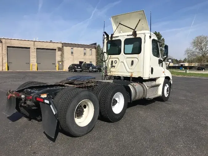 2018 Freightliner X12564ST