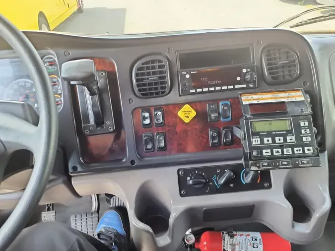 2017 FREIGHTLINER M2 106