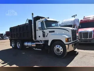 2013 MACK PINNACLE CHU613