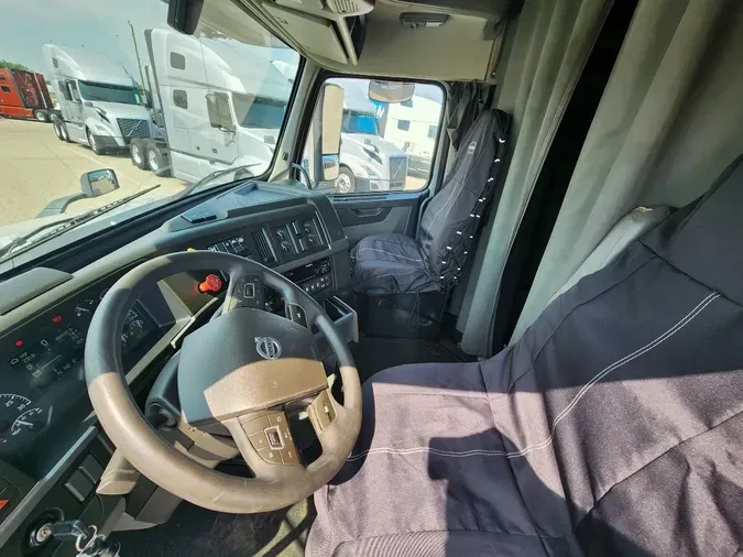 2019 VOLVO VNL64T760