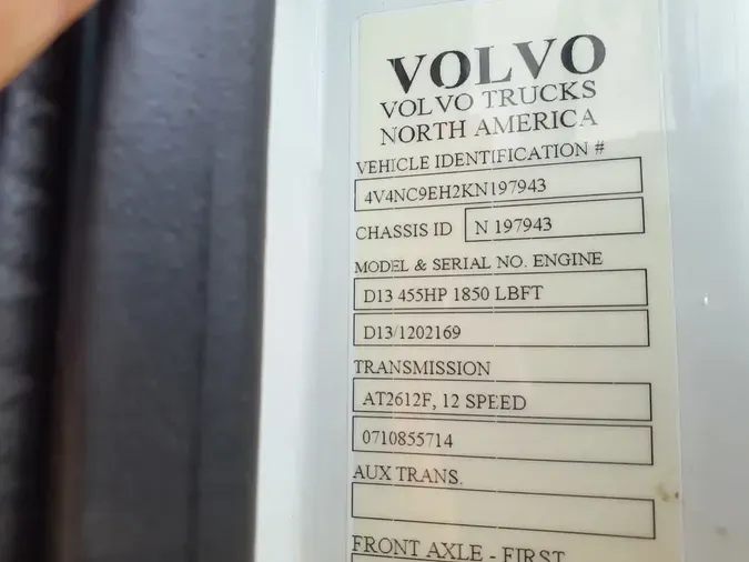 2019 VOLVO VNL64T-760